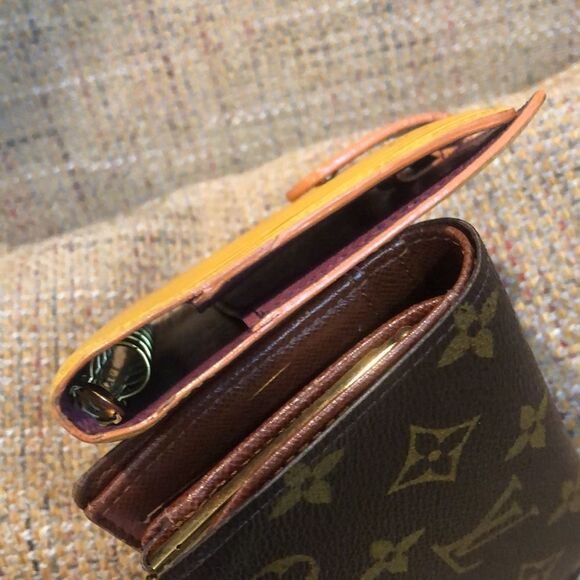 LOUIS VUITTON LV Epi Leather Agenda, Planner, Clutch with Credit Card Cut Outs - Picture 13 of 17